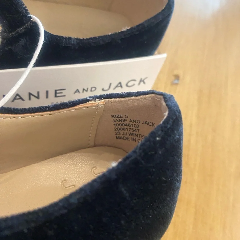 Janie & Jack Girls Black Velvet Flat Dress Shoes New Size 5